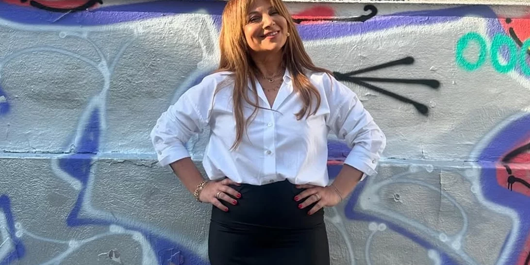 Έχεις διάθεση να βγεις για χορό; Η Νάνσυ Ζαμπέτογλου φόρεσε τη φούστα από τη Massimo Dutti που είναι ιδανική για την περίσταση