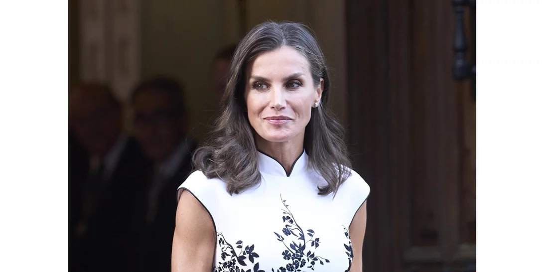Βασίλισσα Letizia | Το total Zara σύνολό της στο πιο fashionable χρώμα της σεζόν