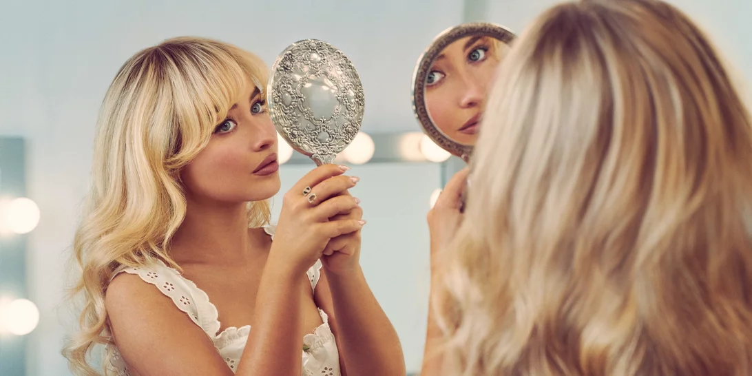 Sabrina Carpenter | Το μυστικό πίσω από το signature hair look της