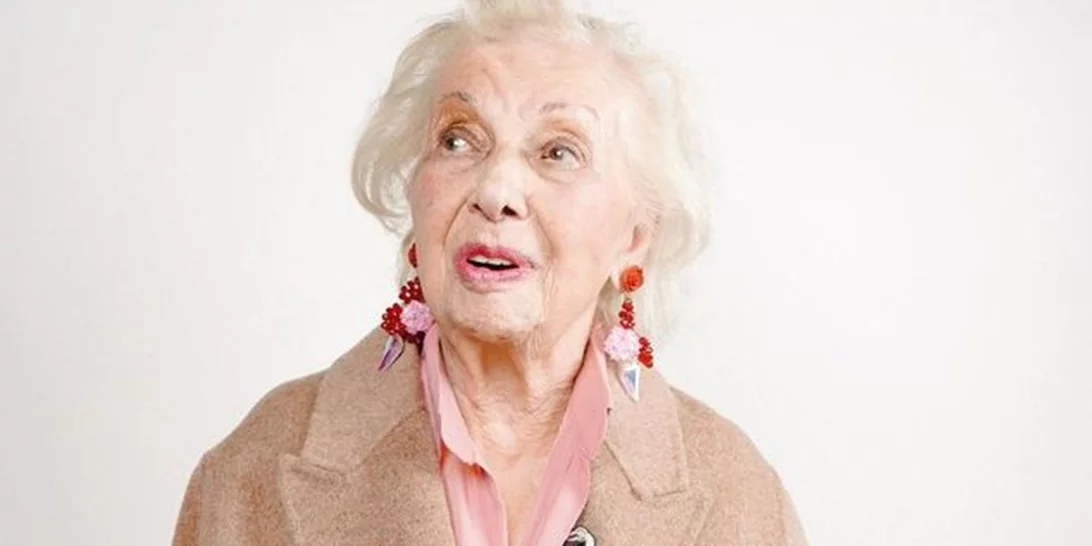 Η γιαγιά φορούσε Zara | Η 91χρονη influencer από το Ιράν που εμπνέει γυναίκες κάθε ηλικίας