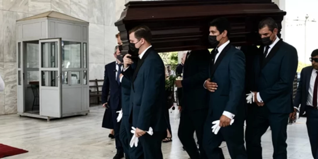 Κηδεία Τόλη Βοσκόπουλου: Σε κλίμα οδύνης το τελευταίο αντίο στον μεγάλο Έλληνα τραγουδιστή