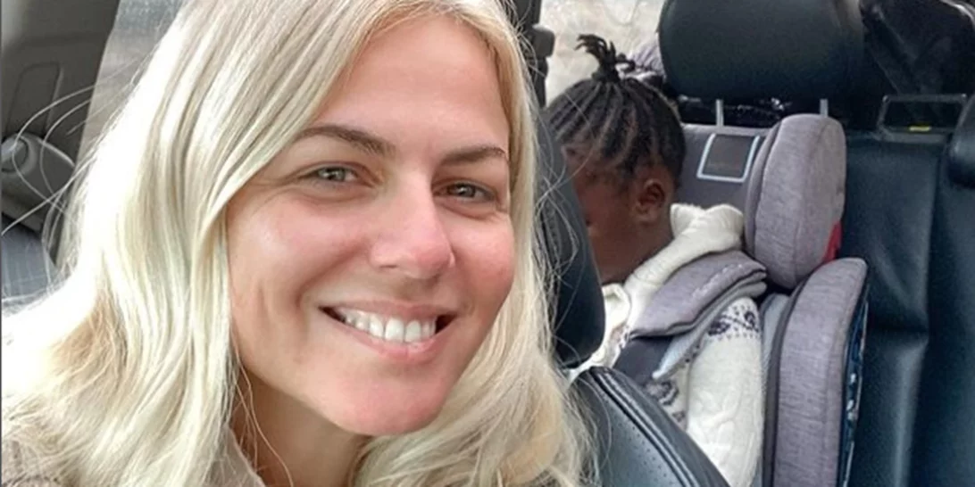 Χριστίνα Κοντοβά | Οικογενειακή βόλτα στο κέντρο της Αθήνας με τη μικρή Ada