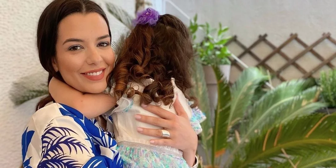 Η Νικολέττα Ράλλη βάπτισε την κόρη της σε ένα τοπίο βγαλμένο από παραμύθι