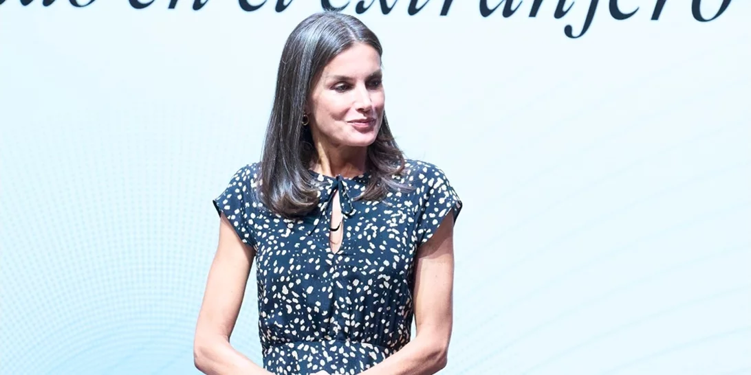 Η βασίλισσα Letizia της Ισπανίας με ένα διαχρονικό φόρεμα από τη Massimo Dutti