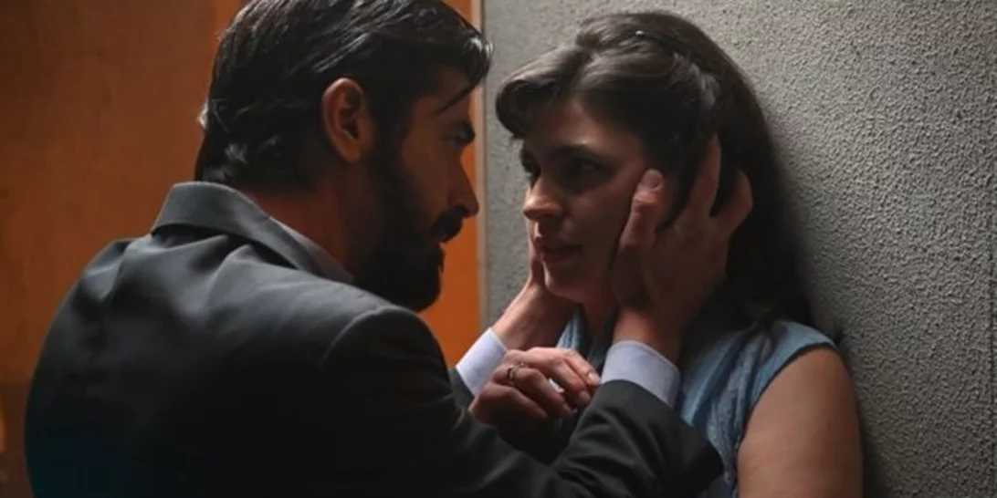 "Άγιος Έρωτας" - Β' Κύκλος | "Έλιωσε'" το "Χ" με τους κοιλιακούς του Γκοτσόπουλου - "Λύγισε" στις σκηνές με τον γιο του