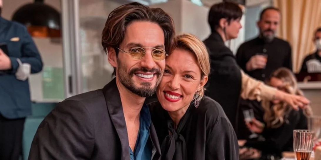 Η Βίκυ Καγιά γιόρτασε στο σπίτι της & ο Γιώργος Καράβας της χάρισε ένα απίθανο τσιφτετέλι