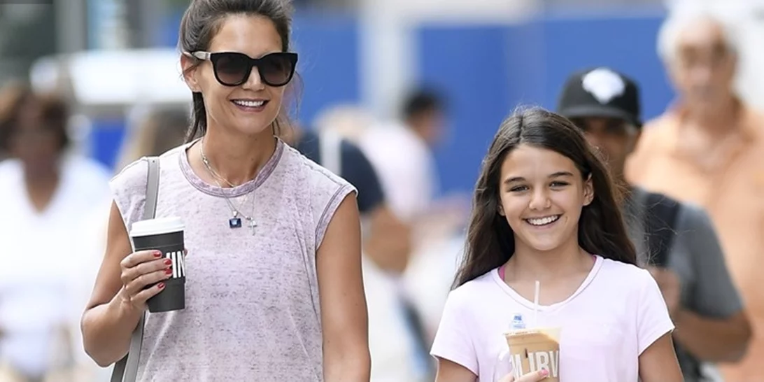 Σαν δίδυμες | Το βίντεο με την Katie Holmes και την πανύψηλη Suri Cruise