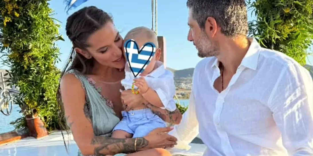 Εριέττα Κούρκουλου Λάτση – Βύρων Βασιλειάδης | Βάφτισαν τον γιο τους, Λέοντα στην Πάρο
