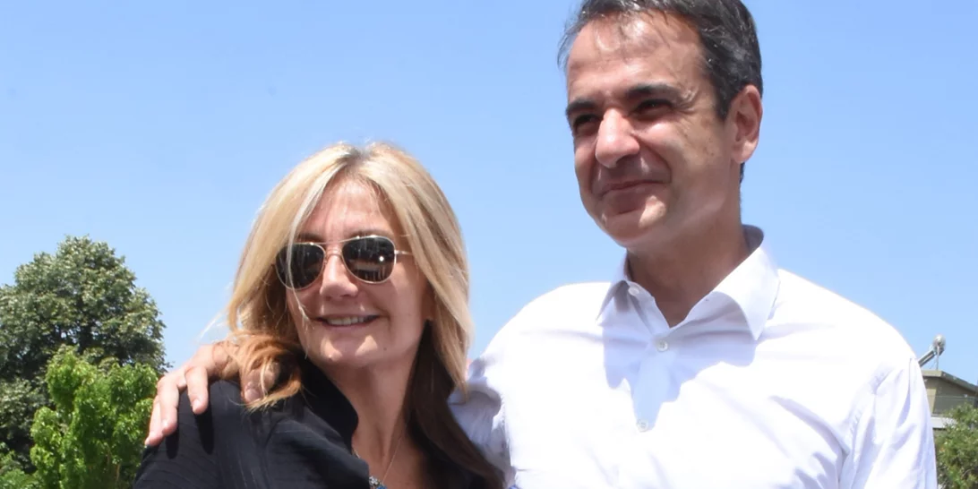 Η πιο ισχυρή παρέα της business και του Hollywood μαζί με τον Κυριάκο και τη Μαρέβα Μητσοτάκη στην Αντίπαρο
