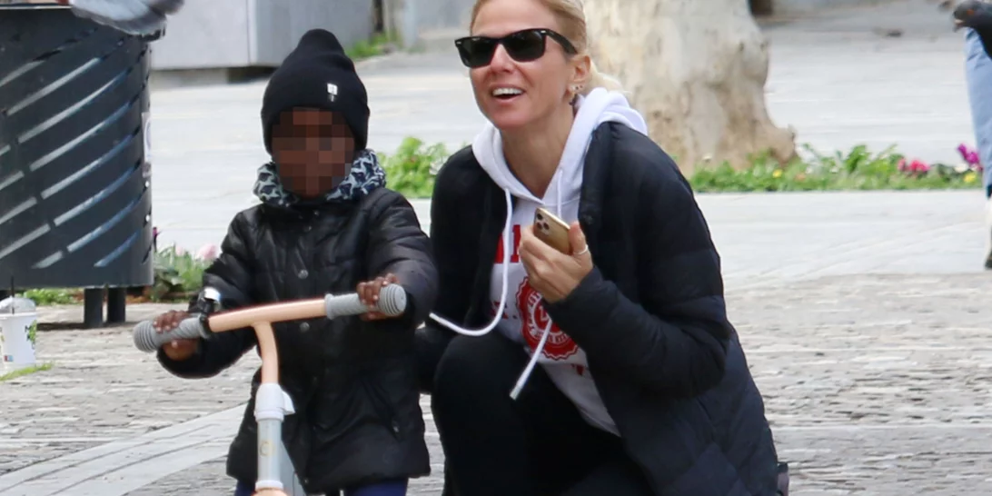 Χριστίνα Κοντοβά -Τζώνη Καλημέρης | Βόλτα στην Αθήνα με τη μικρή Ada (pics)