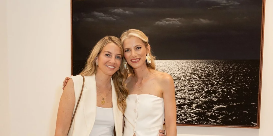 Χρυσή Βαρδινογιάννη - Νικόλαος Ντε Γκρες | Σε εγκαίνια εικαστικής έκθεσης στην Κηφισιά μαζί με τις οικογένειές τους