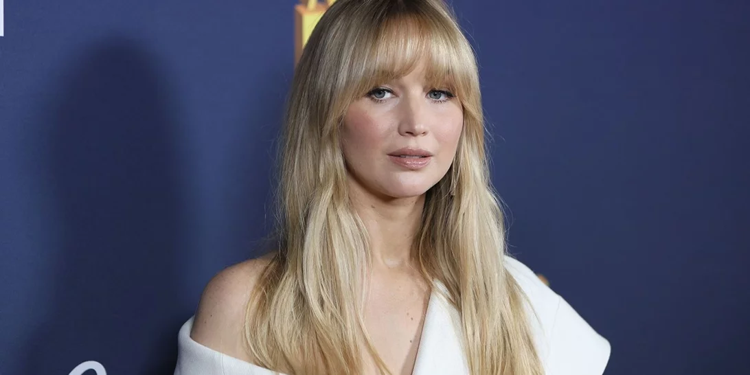 Jennifer Lawrence | Η πρώτη red carpet εμφάνιση με φουσκωμένη κοιλίτσα