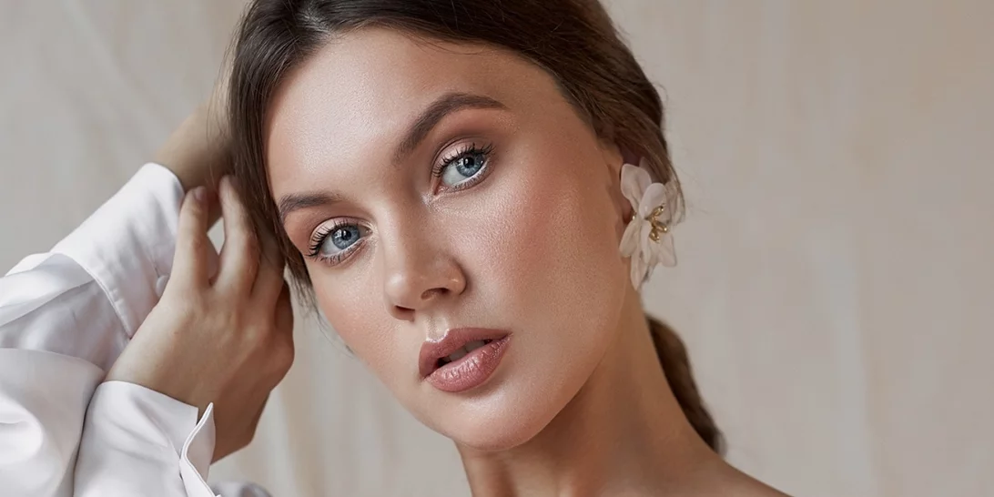 5 κινήσεις ομορφιάς του ενός λεπτού που θα σε κάνουν να δείχνεις νεότερη