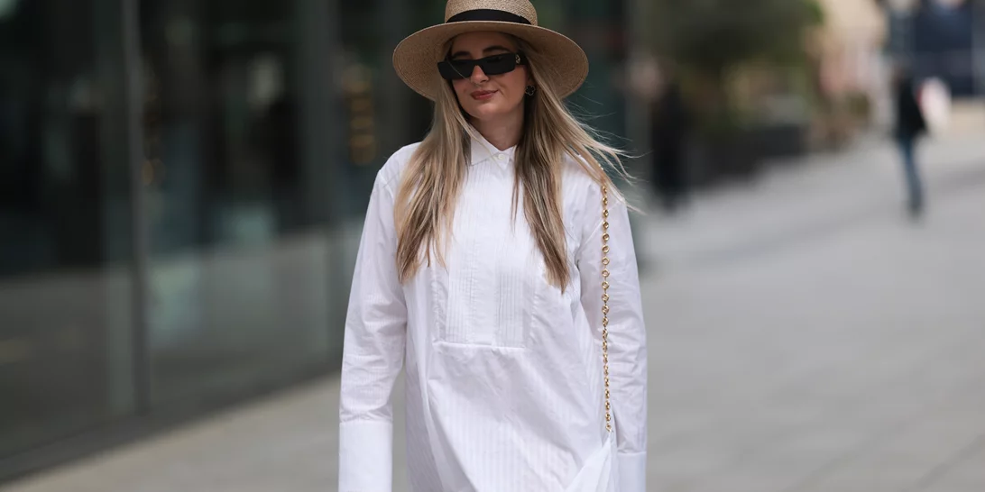 Το λευκό σεμιζιέ φόρεμα από ποπλίνα που θα φορέσεις όσο κανένα άλλο το καλοκαίρι