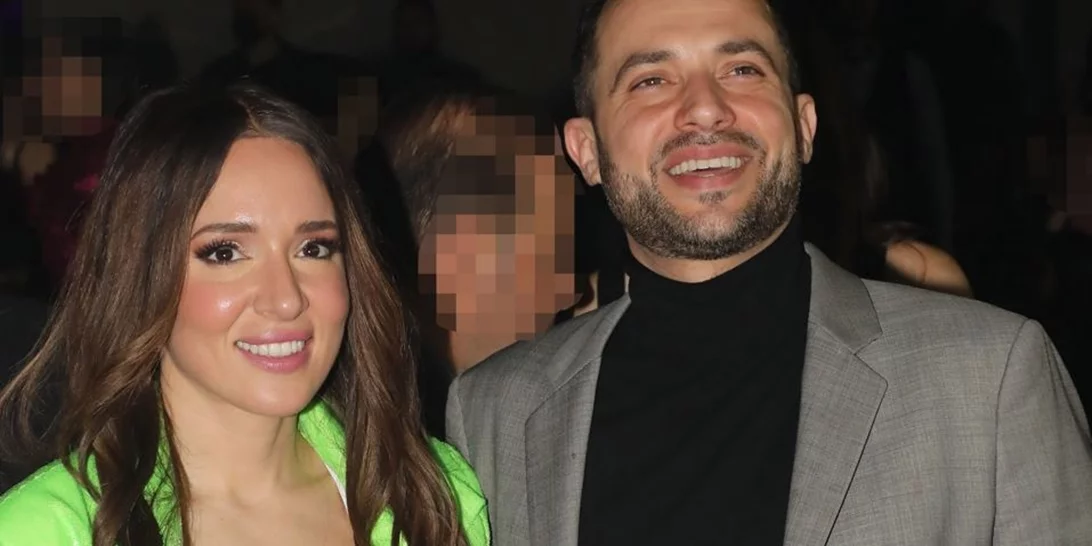 Καλομοίρα & Γιώργος Μπουσάλης | Night out για το ερωτευμένο ζευγάρι - Το βελούδινο φόρεμα της τραγουδίστριας