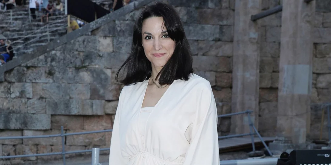 Πώς θα δημιουργήσεις τα πιο ανοιξιάτικα office looks; | Η Κατερίνα Ευαγγελάτου φόρεσε το πιο κομψό σύνολο