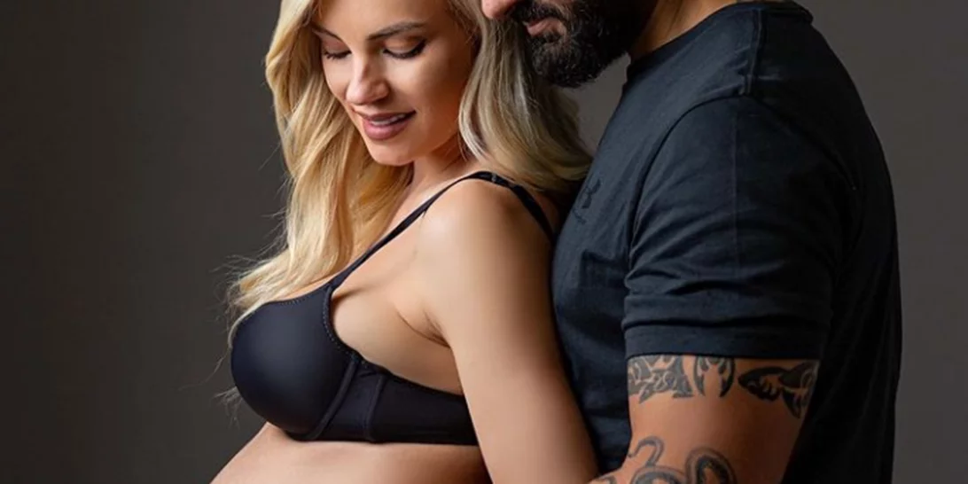 Τζούλια Νόβα | Η πρώτη φωτογραφία αγκαλιά με τη νεογέννητη κόρη της