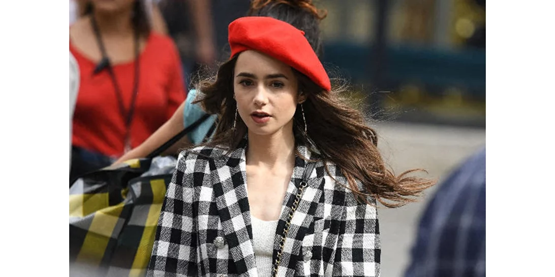 Emily in Paris | Πώς μπορείς να κάνεις δικά σου τα ρούχα των πρωταγωνιστριών