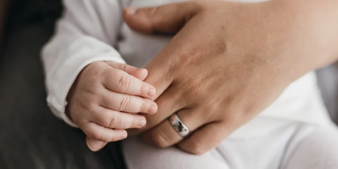 Κύκλωμα εμπορίας βρεφών στα Χανιά | "Μετά τις συλλήψεις, μας παράτησαν σαν σκυλιά"