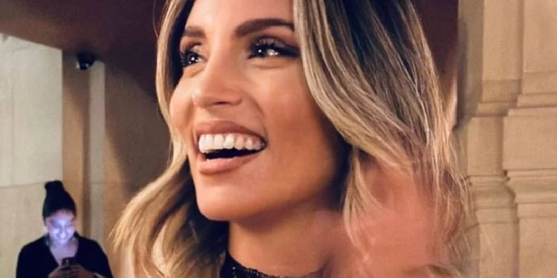 Αθηνά Οικονομάκου | Σε εστιατόριο στο Παρίσι με τις φίλες της