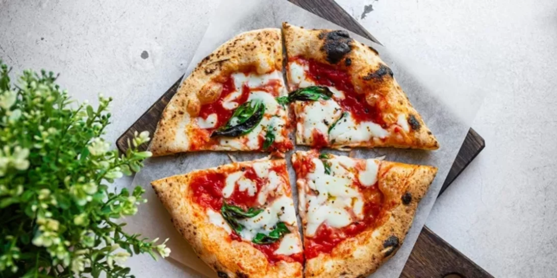 4 κόλπα να ξαναζεστάνεις την πίτσα και να είναι τραγανή