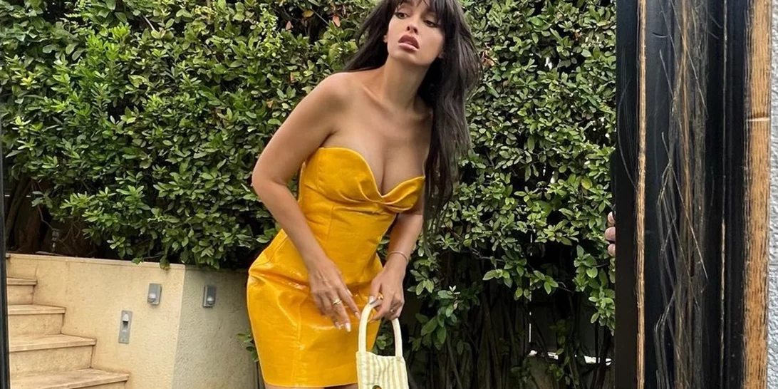 Η Ελένη Φουρέιρα φωτογραφίζει τον Αλμπέρτο Μποτία με τον Ερμή τους στο σπίτι τους