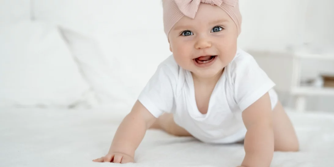 Πώς να ντύσω το μωρό στο σπίτι; Τα κατάλληλα ρούχα για τον ύπνο