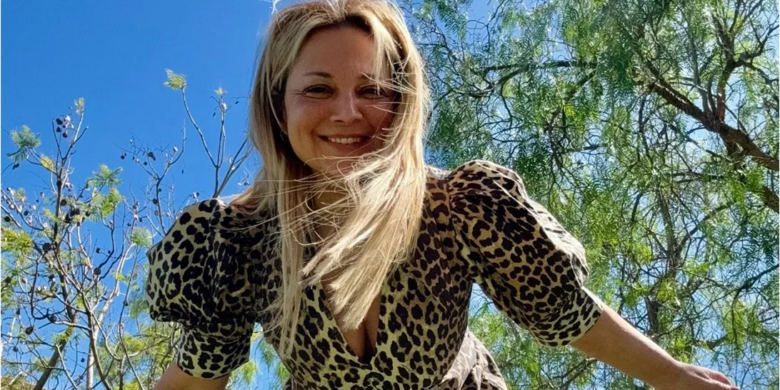 Νάνσυ Ζαμπέτογλου | Με lace πουκάμισο και παντελόνι Vassia Kostara