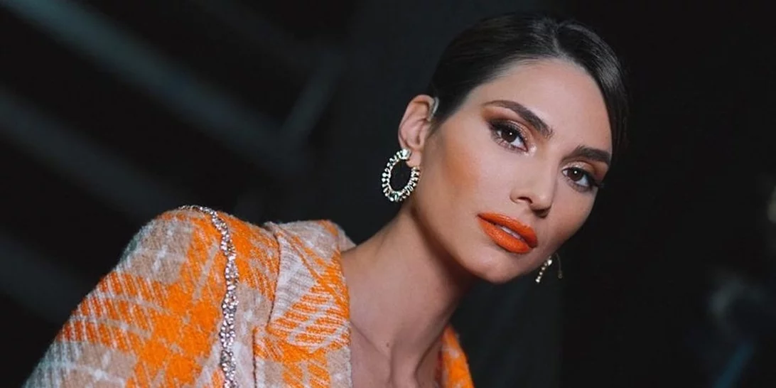 Είσαι καλεσμένη σε βάφτιση; Το super girly χτένισμα της Ηλιάνας Παπαγεωργίου είναι η πιο κομψή επιλογή