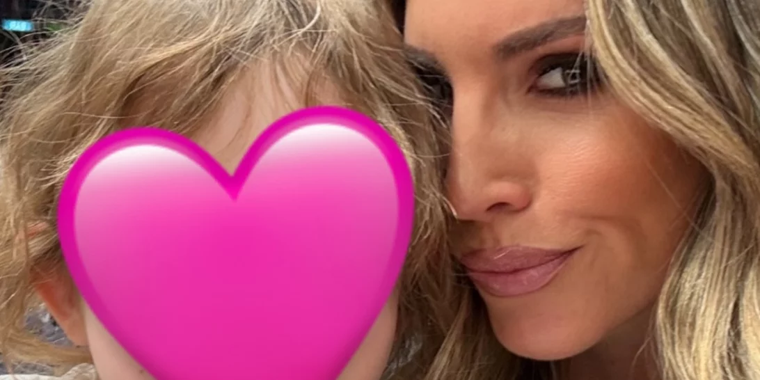 Αθηνά Οικονομάκου | Στον αγώνα Αρμάνι Μιλάνο-Ολυμπιακός μαζί με τα παιδιά της – Οι τρυφερές φωτογραφίες