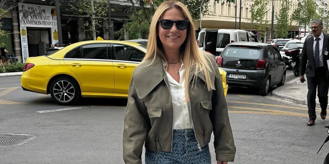 Ο φθινοπωρινός τρόπος για να φορέσεις το τζιν σου στο γραφείο σύμφωνα με τη Νάνσυ Ζαμπέτογλου