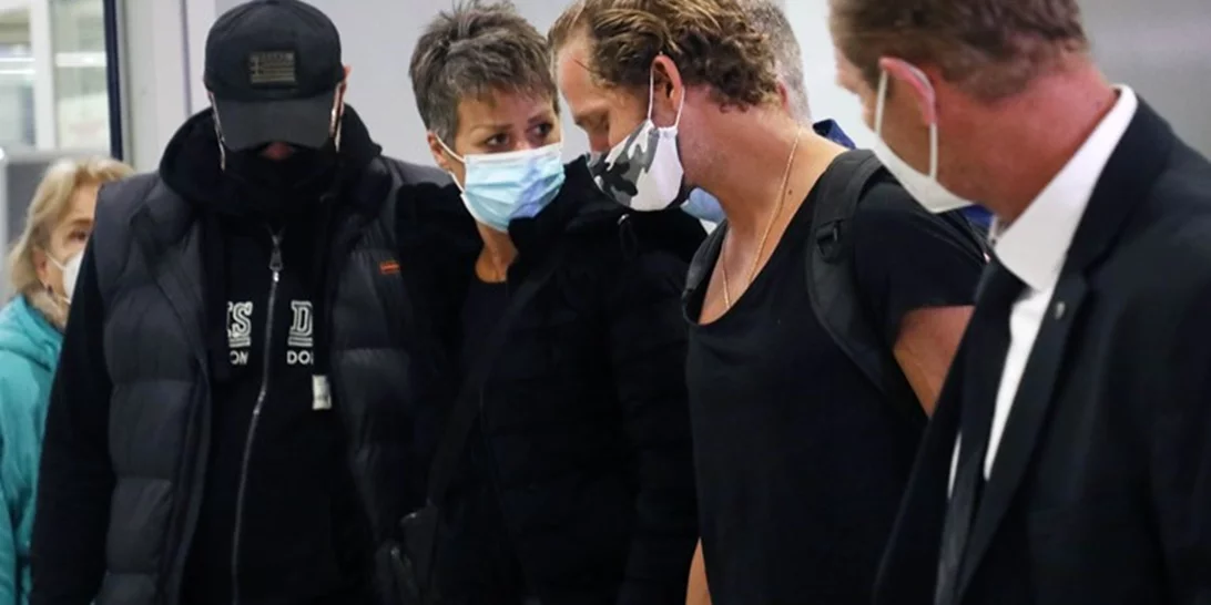 Survivor | Οι πρώτες εικόνες από το αεροδρόμιο της Σοφίας Μαργαρίτη και του Chris Σταμούλη στην Ελλάδα