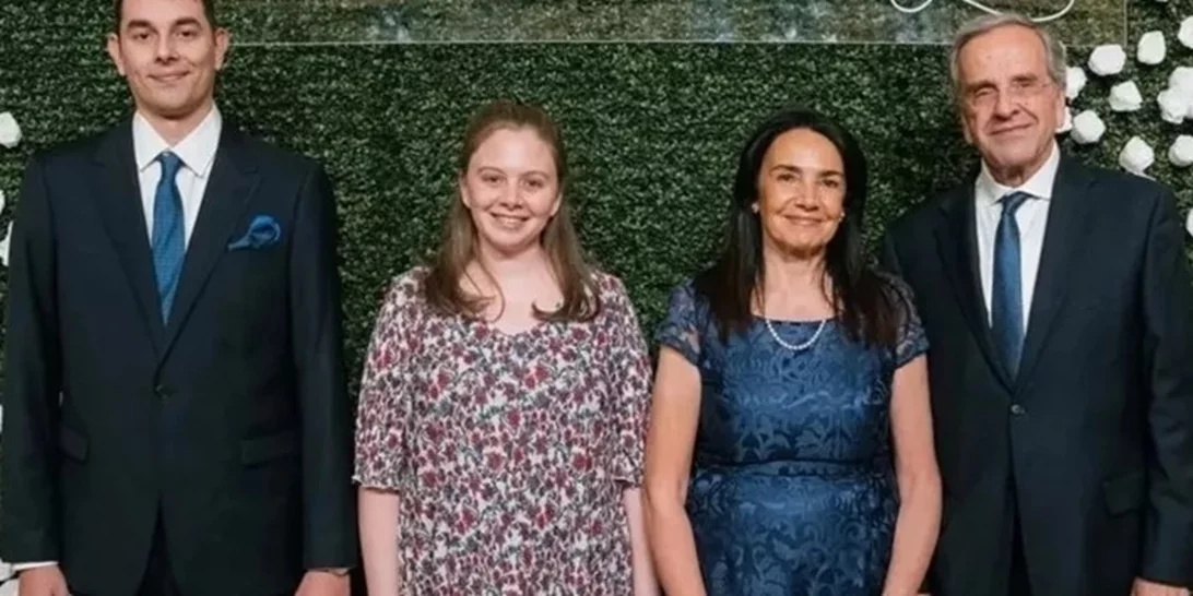 Ο Κώστας Σαμαράς καλωσορίζει το 2026 με μία σπάνια οικογενειακή φωτογραφία στη μνήμη της αδερφής του, Λένας