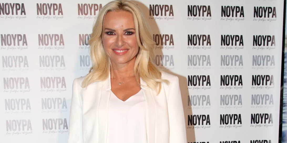 Η Μαρία Μπεκατώρου δείχνει έναν απλό τρόπο για να αναβαθμίσεις το κλασικό τζιν σου