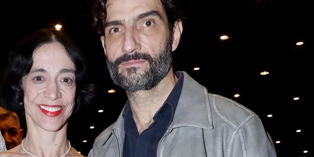 Νίκος Κουρής | Η οικογένειά του στο πλευρό του στην πρεμιέρα της παράστασης "Εκατομμυριούχος"