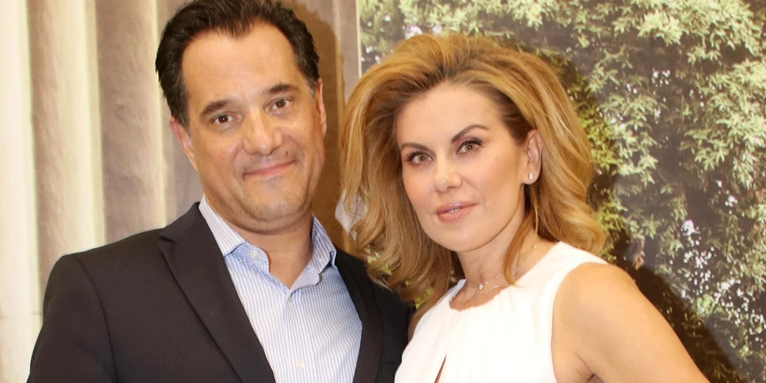 Ευγενία Μανωλίδου-Άδωνις Γεωργιάδης | Πλάνα από το σπίτι τους με την αρχαιοελληνική και θρησκευτική διακόσμηση