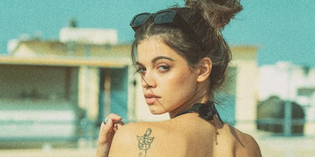 Τζένη Καζάκου | "Δεν ήμουν δεμένη με τον παππού μου, δεν είχαμε παίξει ποτέ μαζί"