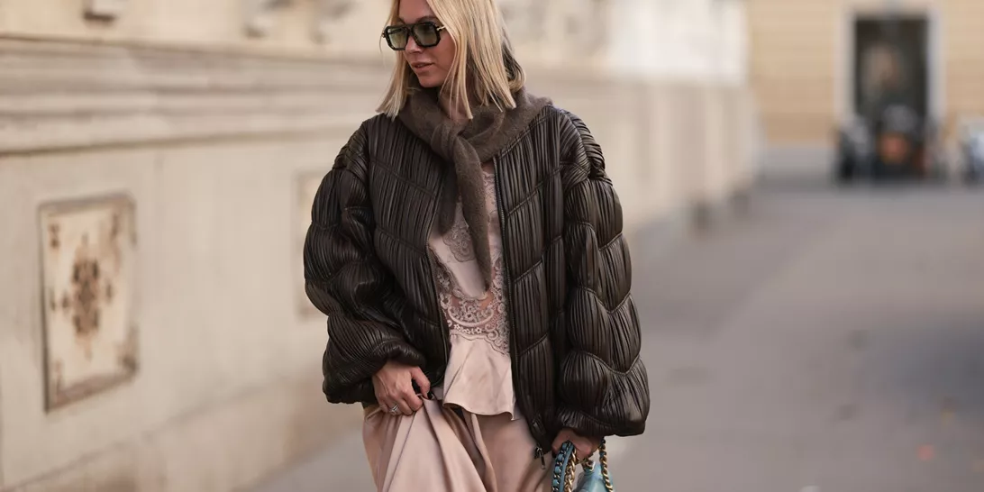 Το αδιάβροχο μπουφάν της Zara που γίνεται συνεχώς sold out | Κοστίζει 13 ευρώ