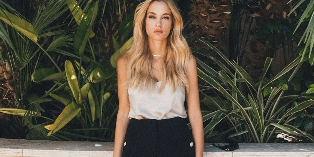 Το day to night σύνολο της Δούκισσας Νομικού με ένα ζευγάρι loafers που μπορείς εύκολα να υιοθετήσεις κι εσύ