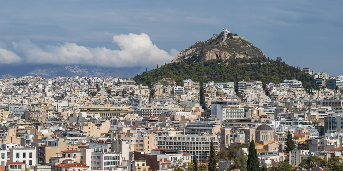 Σε πλήρη αναδιαμόρφωση και επαναλειτουργία ως το τέλος καλοκαιριού το θέατρο και ο λόφος του Λυκαβηττού