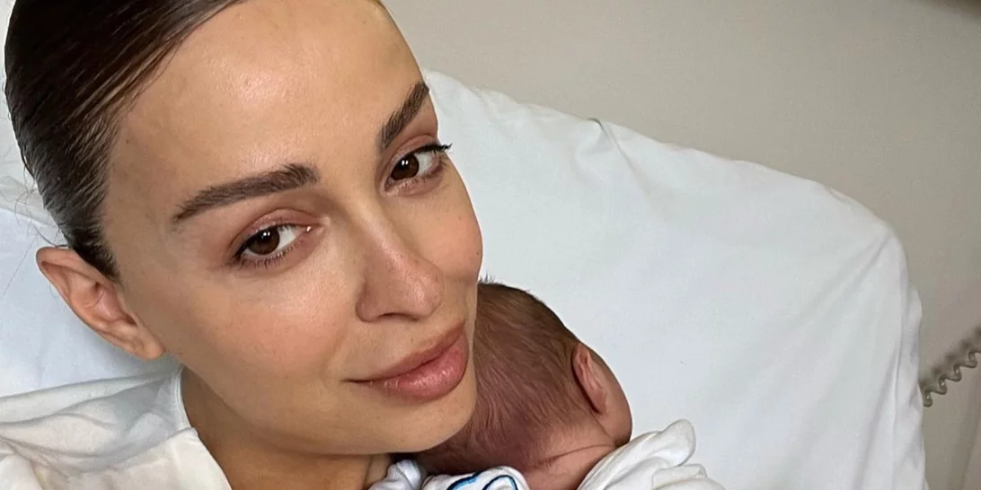 "Σε ευχαριστώ που με έμαθες να αγαπώ" | Η Ελένη Φουρέιρα ποζάρει με τον γιο της στην πισίνα του σπιτιού της