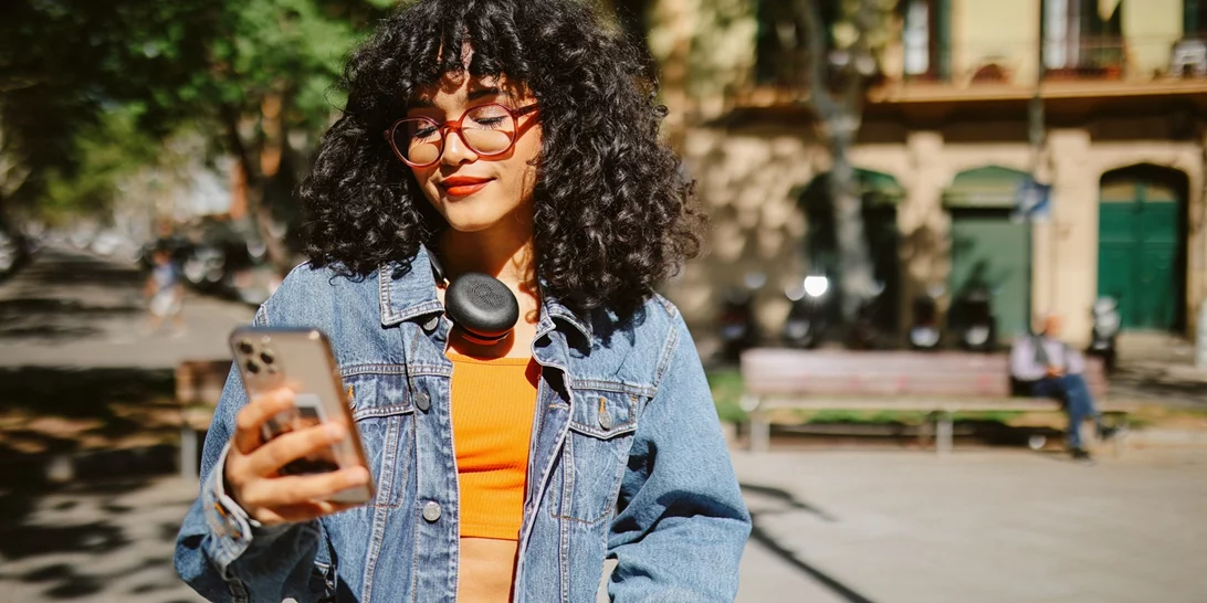 5 denim τζάκετ από την Pull&Bear που θα σε "σώσουν" στο νησί