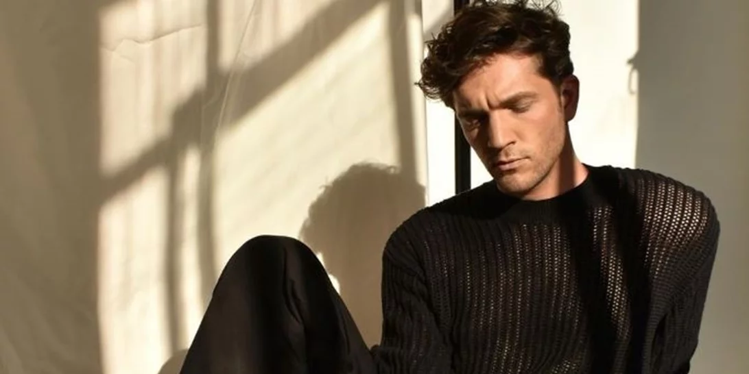 O Mιχαήλ Ταμπακάκης εξοργίζεται με τα χυδαία σχόλια για την παράσταση που πρωταγωνιστεί - Οι "συνάνθρωποί" μας