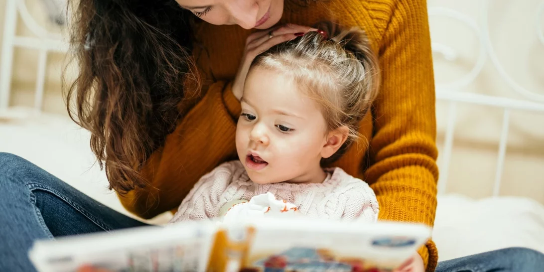 5 πράγματα που συμβαίνουν στον εγκέφαλο του παιδιού, όταν του διαβάζεις παραμύθια