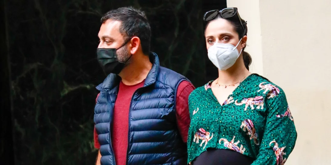 Ευαγγελία Συριοπούλου | Βόλτα με τον Στράτο Πατσατζή στο κέντρο της πόλης λίγο πριν γεννήσει