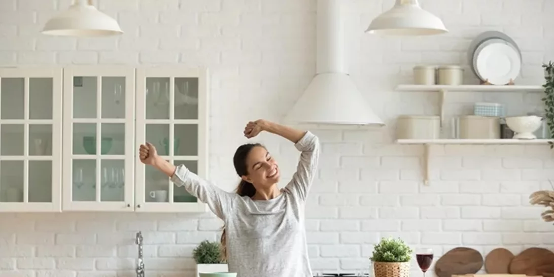 Η λίστα με τα τρόφιμα που πρέπει να έχεις πάντα στο ψυγείο και τα ντουλάπια σου