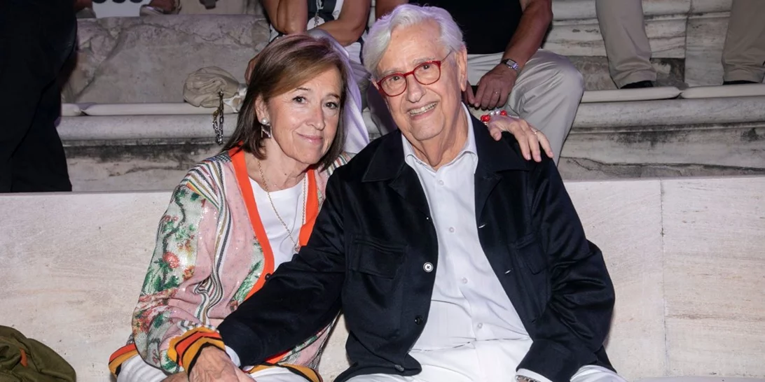 Η Χριστιάνα Καίσαρη με sparkly πράσινο σορτς στο Athénée - Τα καλλίγραμμα πόδια της