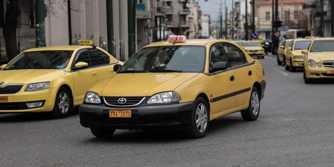 Φορολογικό νομοσχέδιο | Οι τέσσερις αλλαγές της τελευταίας στιγμής για καφενεία, ταξί και περίπτερα