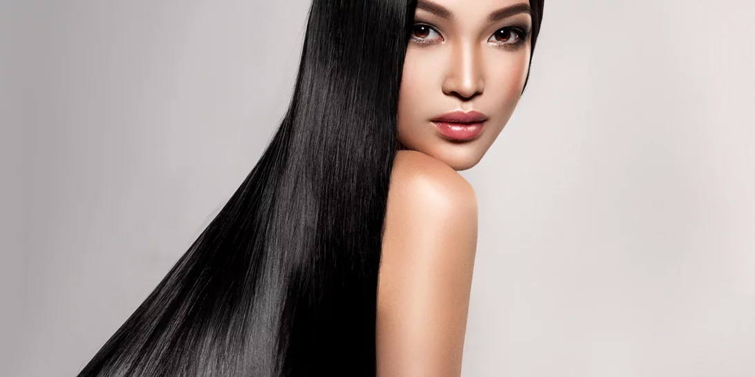 Θες να μακρύνεις τα μαλλιά σου φυσικά; Σε αυτό το hair hack "ορκίζονται' οι κοπέλες με υπέροχα, μακριά μαλλιά