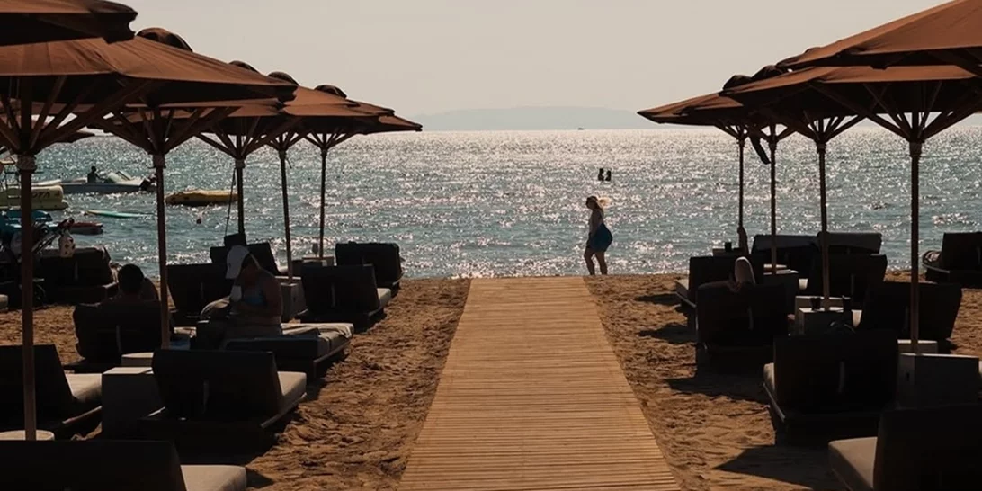 Το The C-Beach Restaurant φέρνει το νησιώτικο καλοκαίρι στην Αθηναϊκή Ριβιέρα